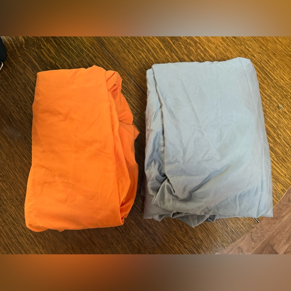 2 Fitted sheets Twin XL for dorm rooms
